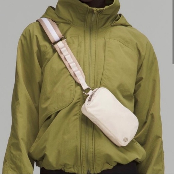 Lululemon Everywhere Crossbody Belt Bag in Tan/White - Picture 4 of 6